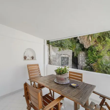 Tragara 12c Art House, Κάπρι